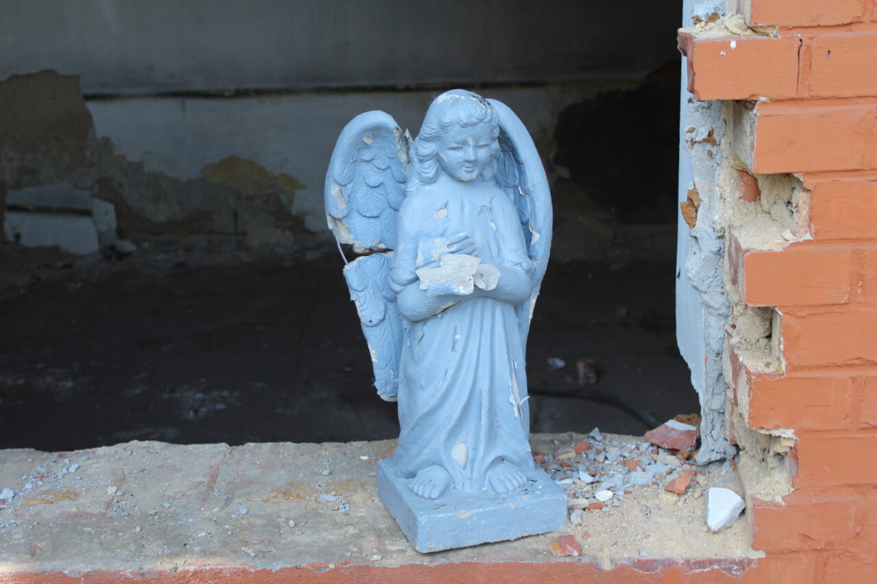 Opuszczony zakład z wagą samochodową i domem - KSURBEX