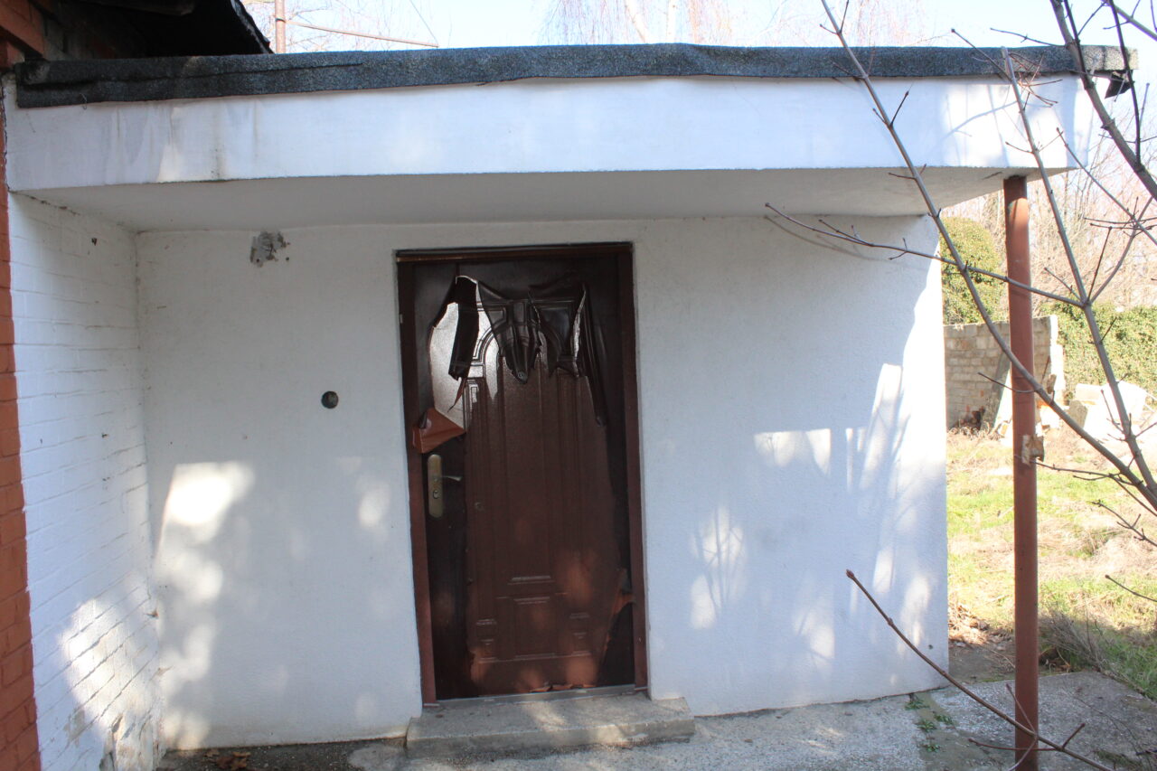 Opuszczony zakład z wagą samochodową i domem - KSURBEX