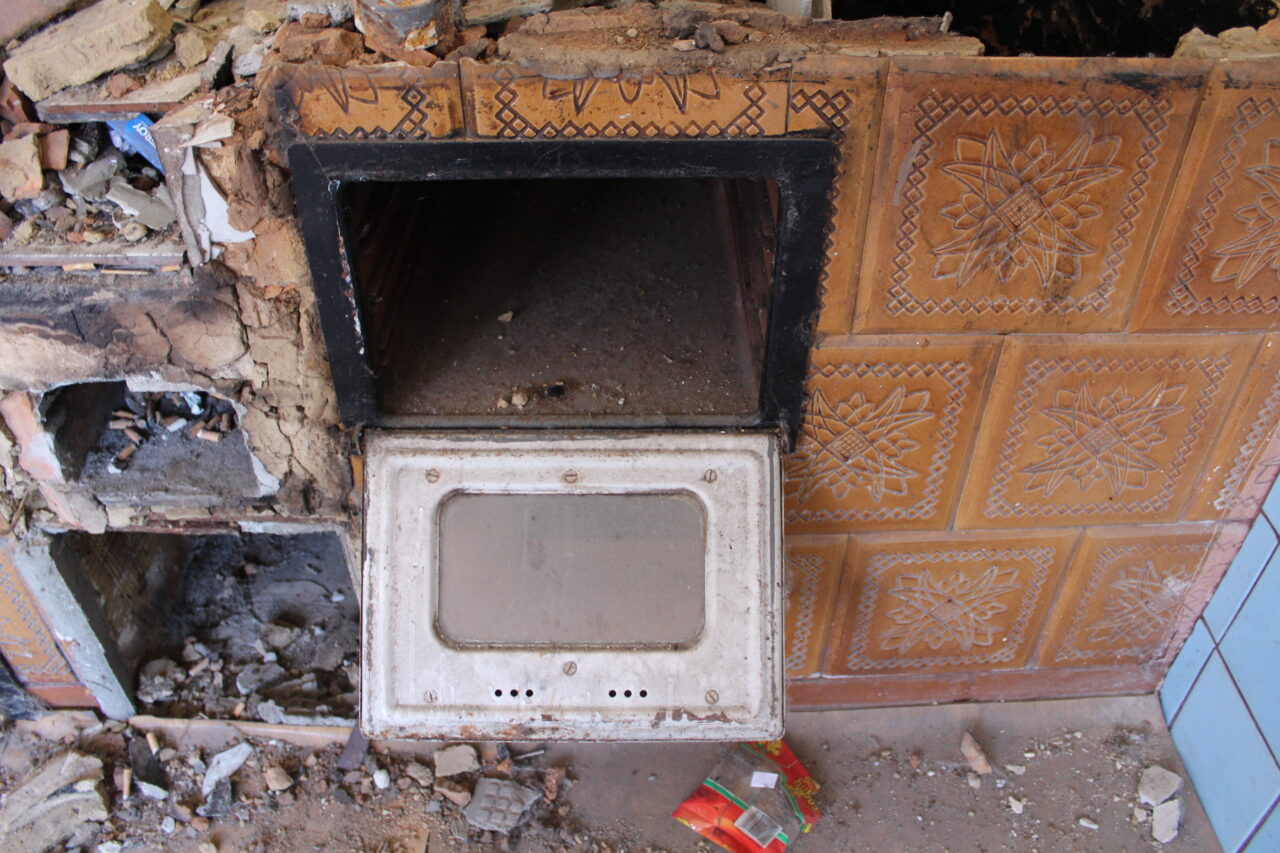 Opuszczony zakład z wagą samochodową i domem - KSURBEX