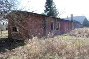 Opuszczony zakład z wagą samochodową i domem - KSURBEX