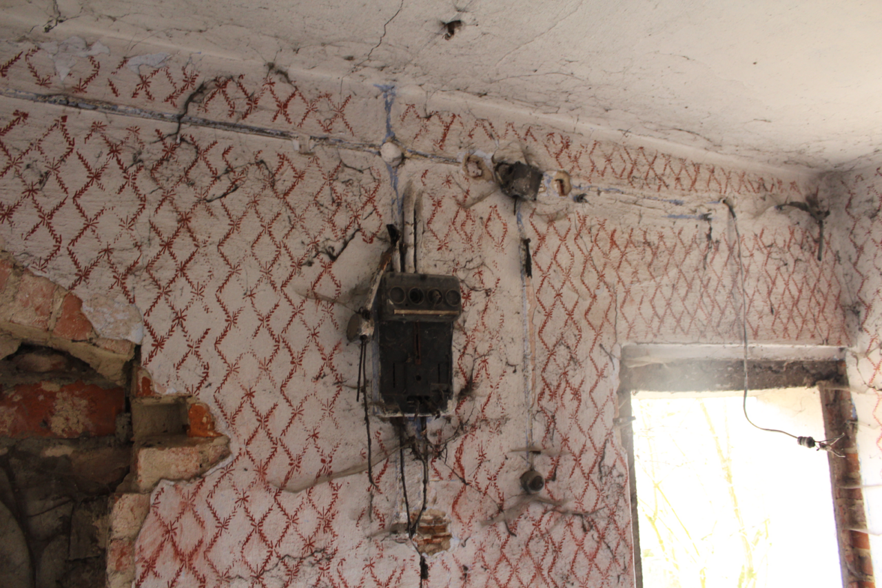 Opuszczony maly domek przy strumyku - KS URBEX - Opuszczone budynki