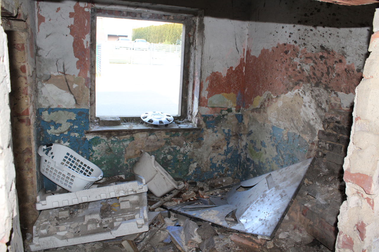 Opuszczony maly domek przy strumyku - KS URBEX - Opuszczone budynki