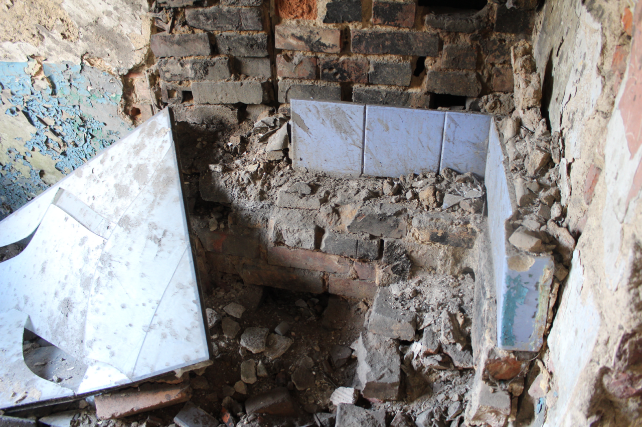 Opuszczony maly domek przy strumyku - KS URBEX - Opuszczone budynki