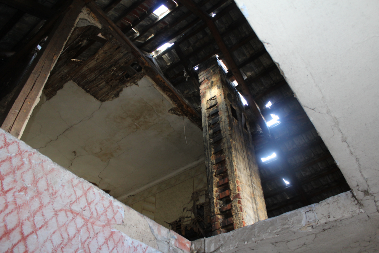 Opuszczony maly domek przy strumyku - KS URBEX - Opuszczone budynki