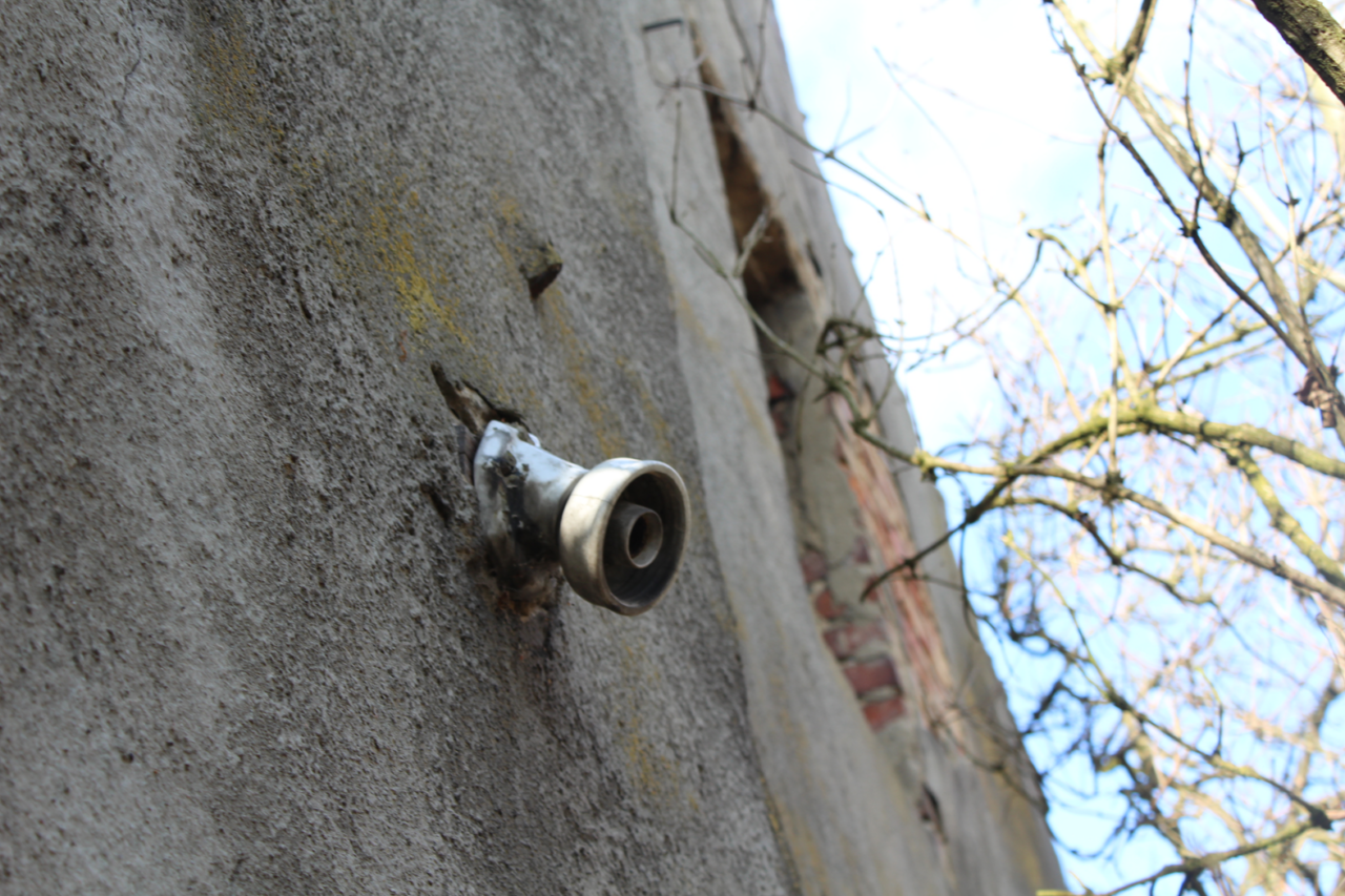 Opuszczony maly domek przy strumyku - KS URBEX - Opuszczone budynki