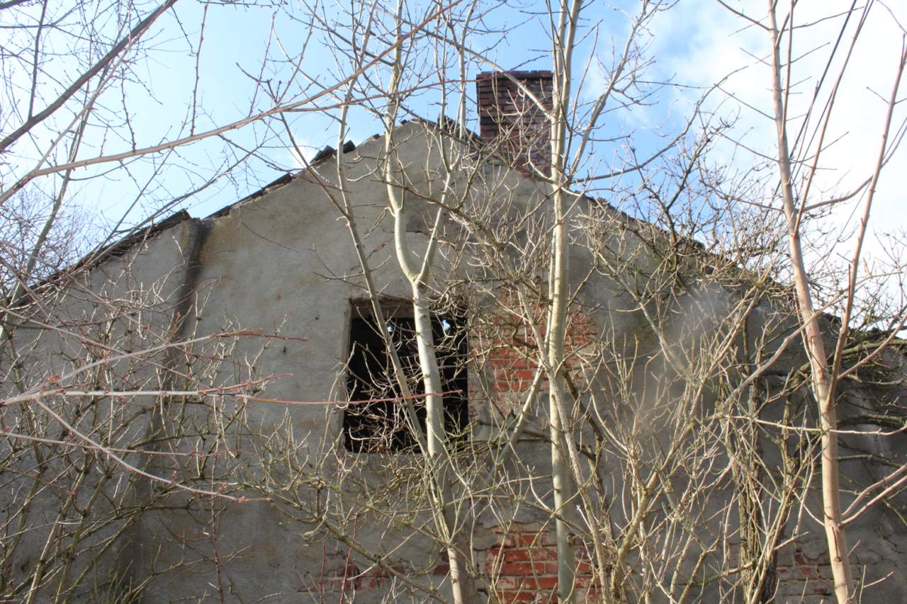 Opuszczony maly domek przy strumyku - KS URBEX - Opuszczone budynki