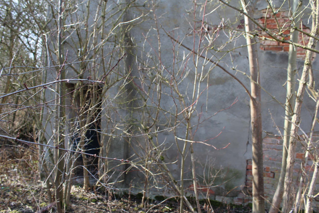 Opuszczony maly domek przy strumyku - KS URBEX - Opuszczone budynki