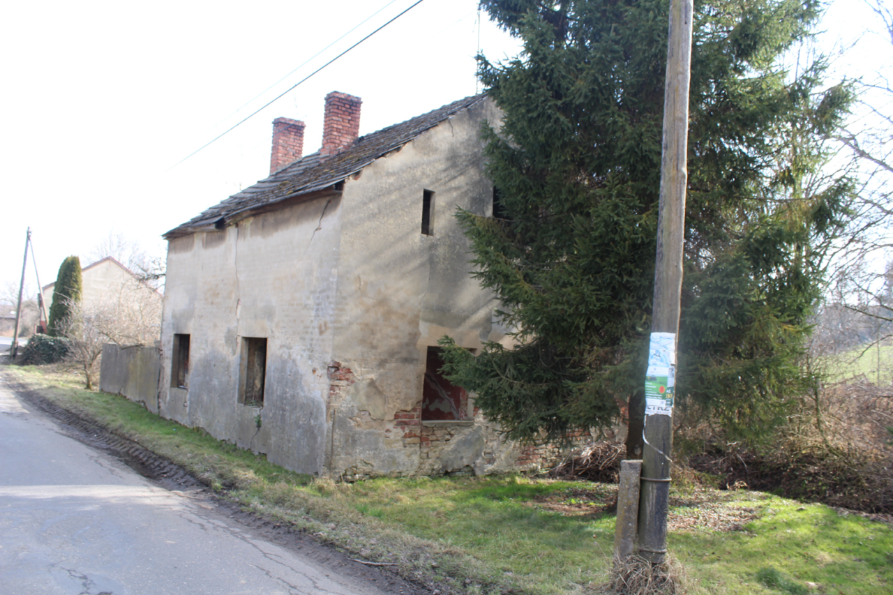 Opuszczony maly domek przy strumyku - KS URBEX - Opuszczone budynki