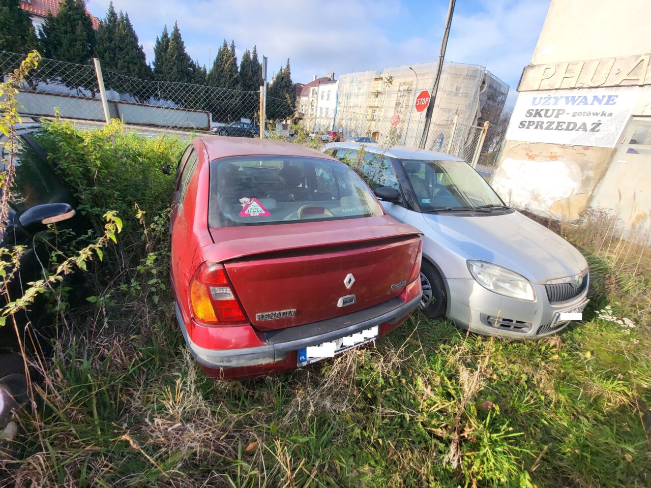 Opuszczony komis samochodowy - cmentarzysko pojazdów - ksurbex