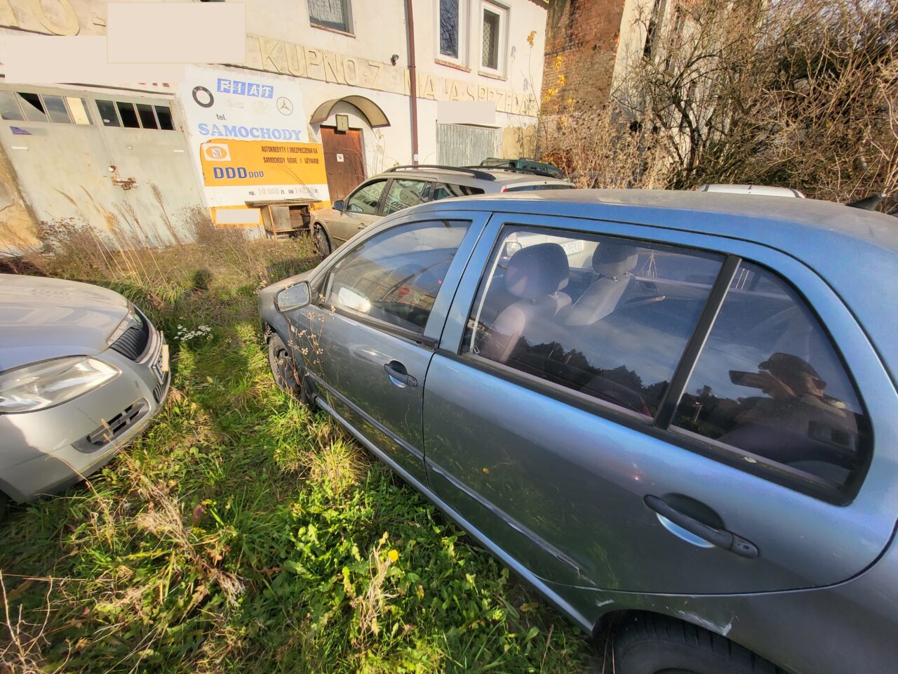 Opuszczony komis samochodowy - cmentarzysko pojazdów - ksurbex