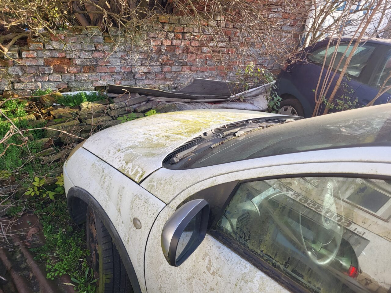 Opuszczony komis samochodowy - cmentarzysko pojazdów - ksurbex