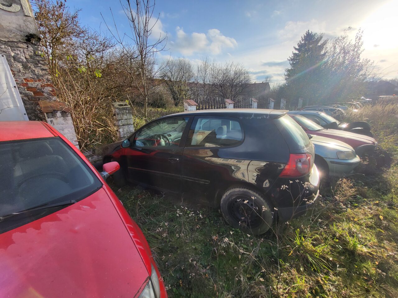 Opuszczony komis samochodowy - cmentarzysko pojazdów - ksurbex