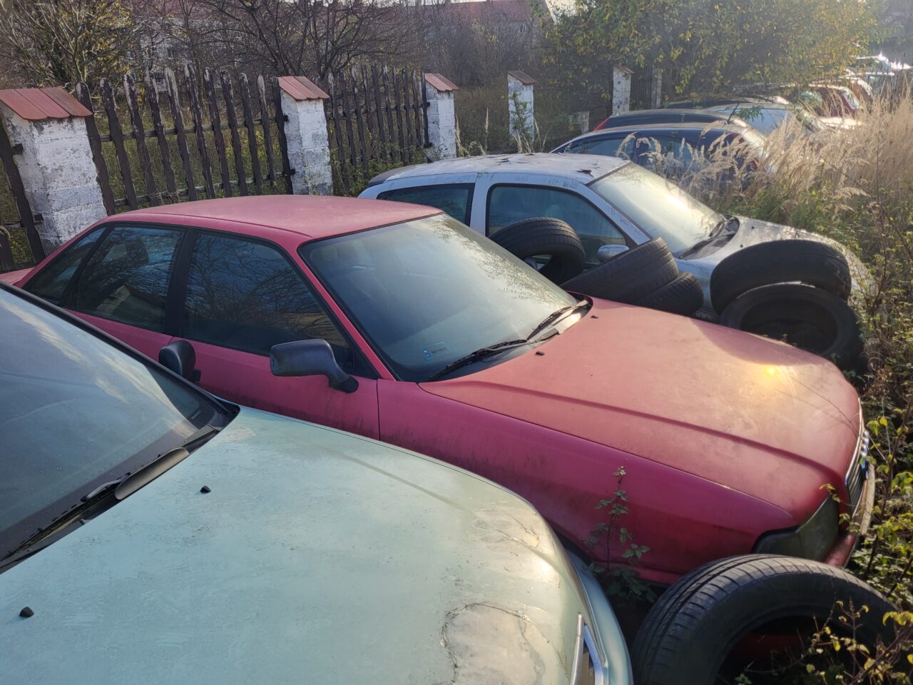 Opuszczony komis samochodowy - cmentarzysko pojazdów - ksurbex