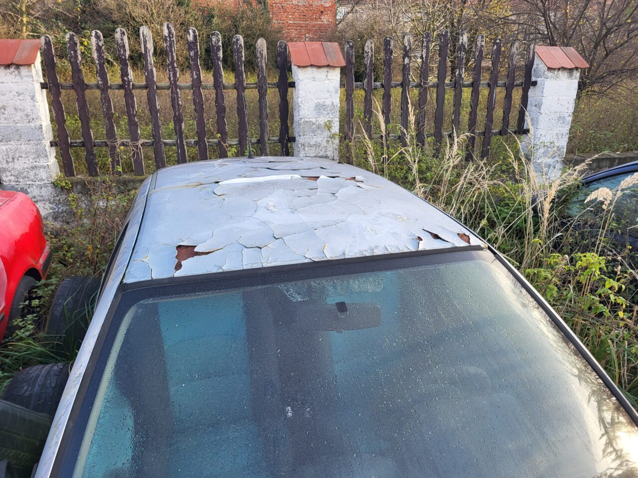 Opuszczony komis samochodowy - cmentarzysko pojazdów - ksurbex