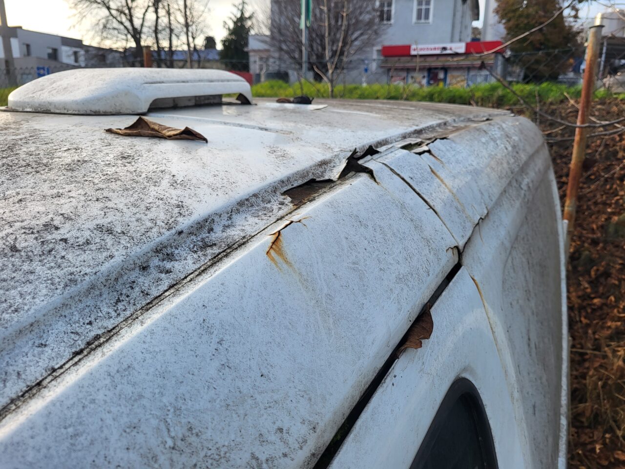 Opuszczony komis samochodowy - cmentarzysko pojazdów - ksurbex