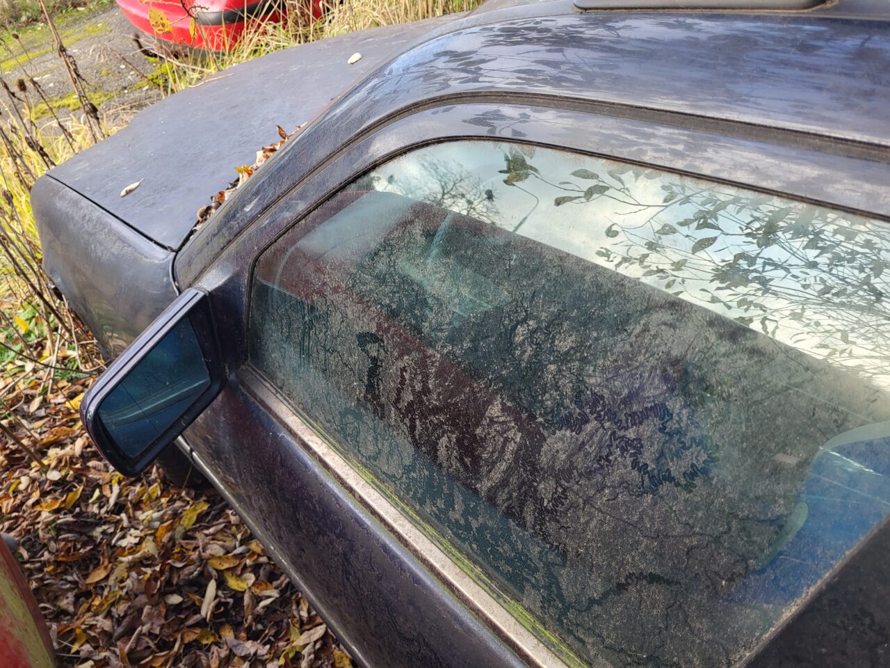 Opuszczony komis samochodowy - cmentarzysko pojazdów - ksurbex