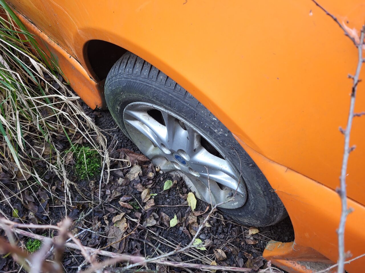 Opuszczony komis samochodowy - cmentarzysko pojazdów - ksurbex