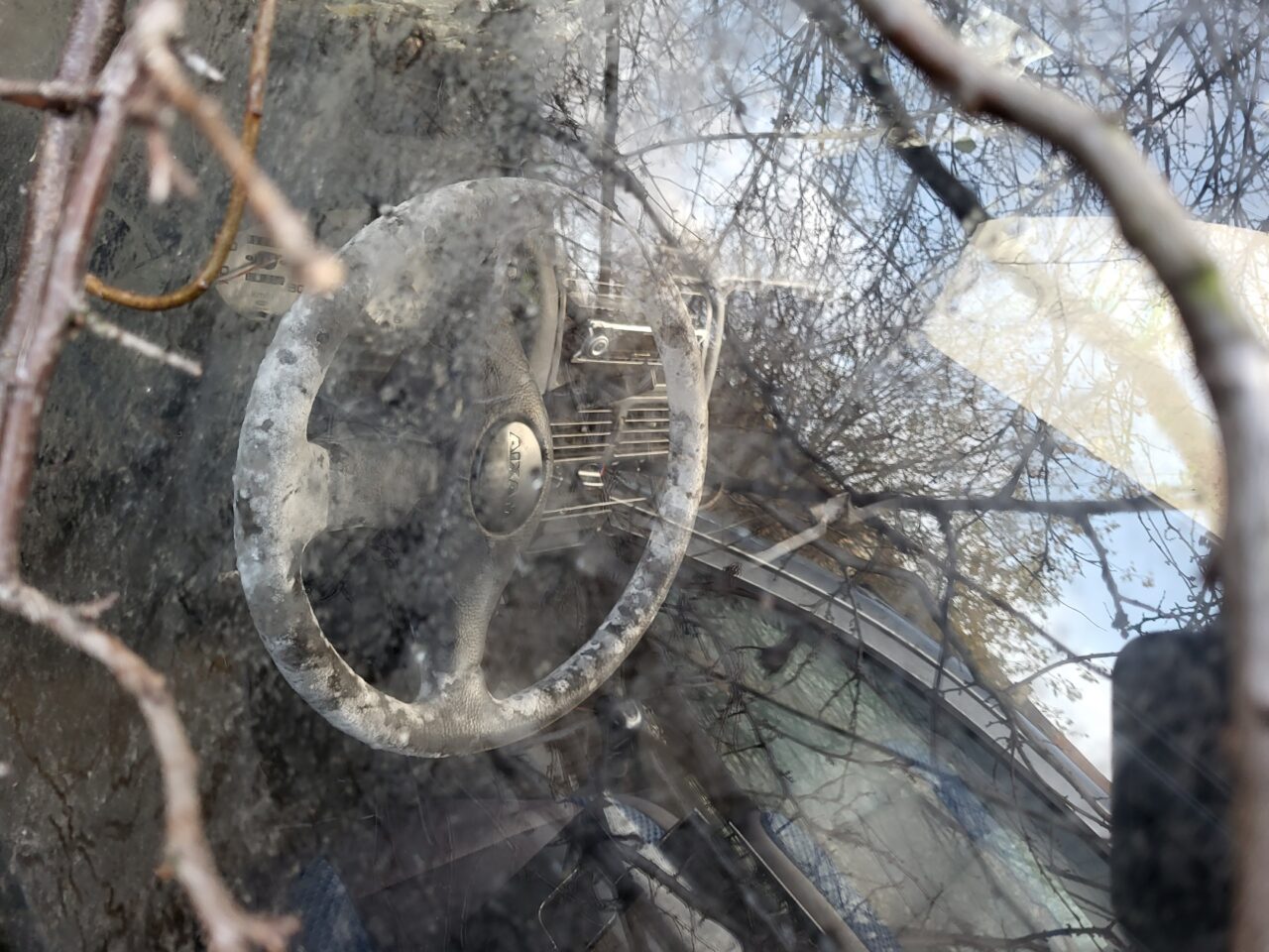 Opuszczony komis samochodowy - cmentarzysko pojazdów - ksurbex