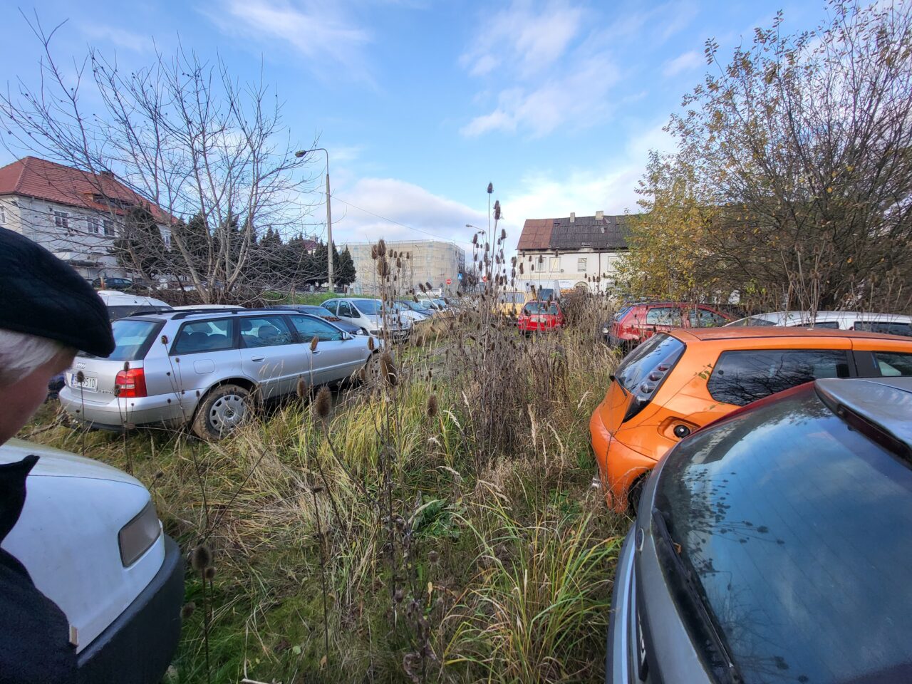 Opuszczony komis samochodowy - cmentarzysko pojazdów - ksurbex