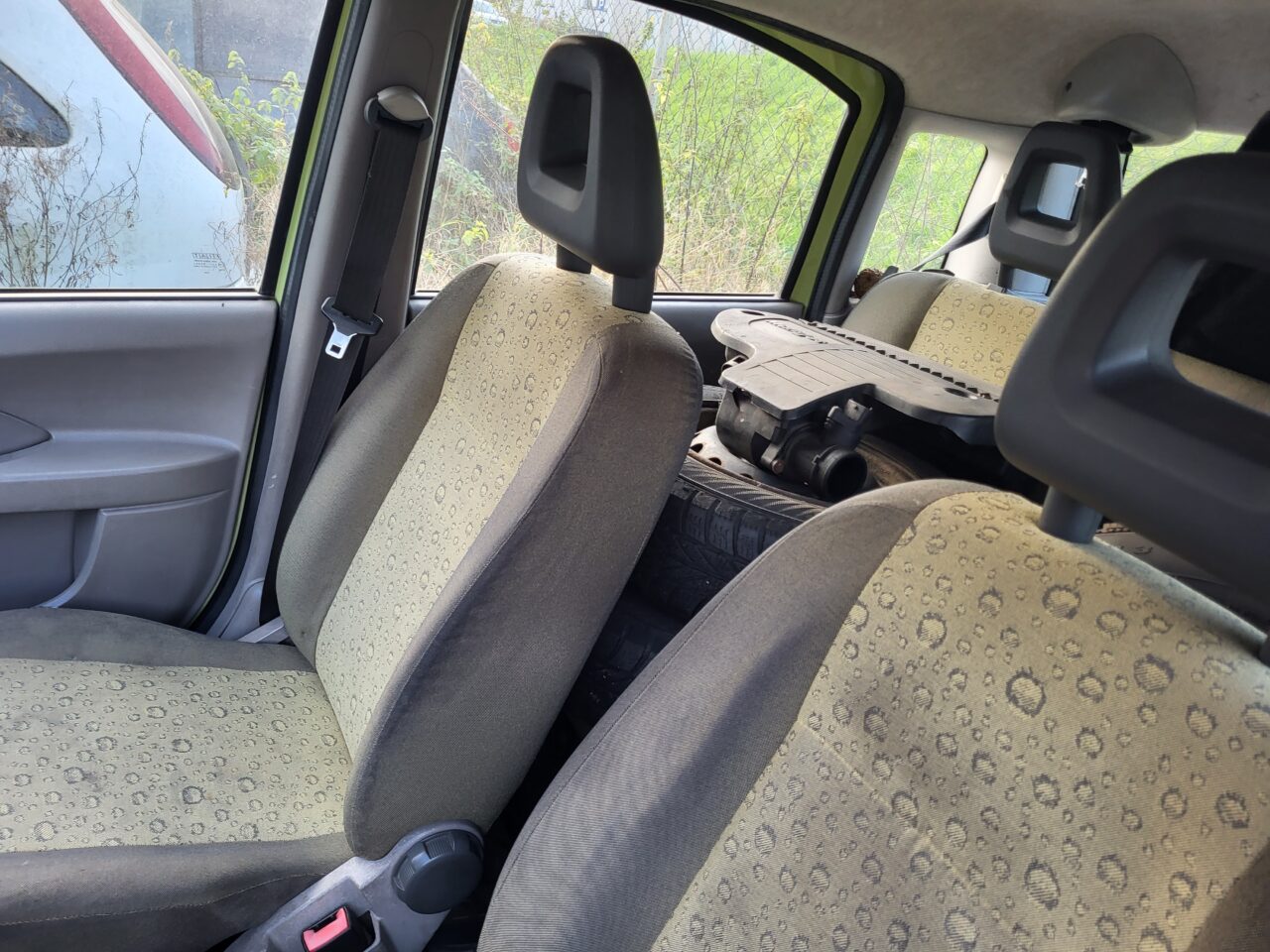 Opuszczony komis samochodowy - cmentarzysko pojazdów - ksurbex