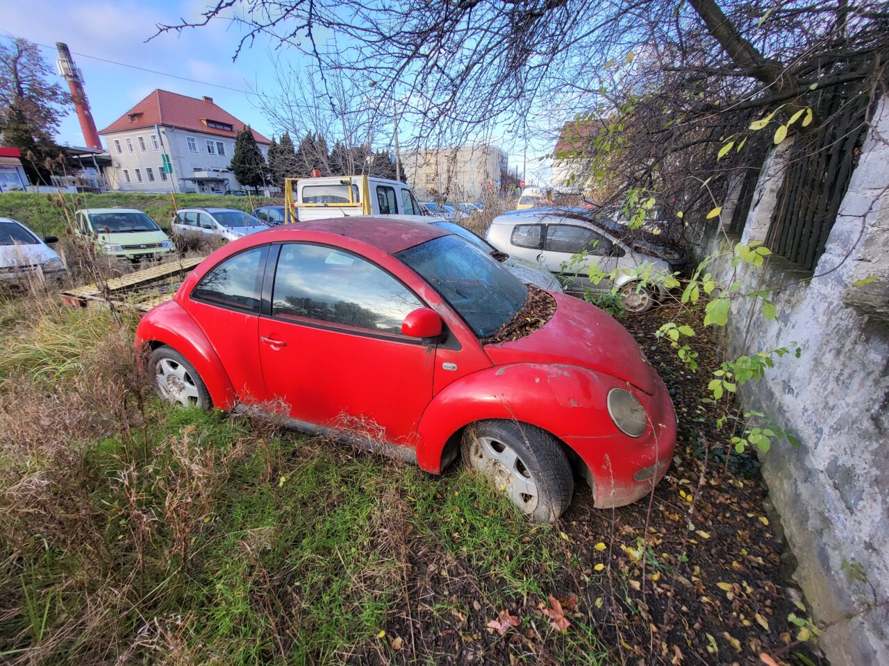 Opuszczony komis samochodowy - cmentarzysko pojazdów - ksurbex