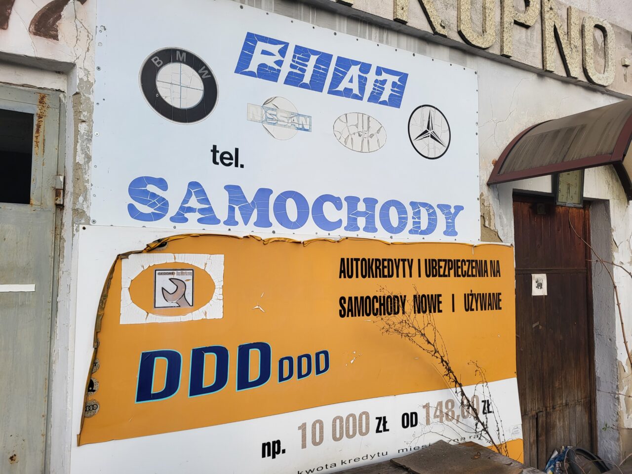 Opuszczony komis samochodowy - cmentarzysko pojazdów - ksurbex