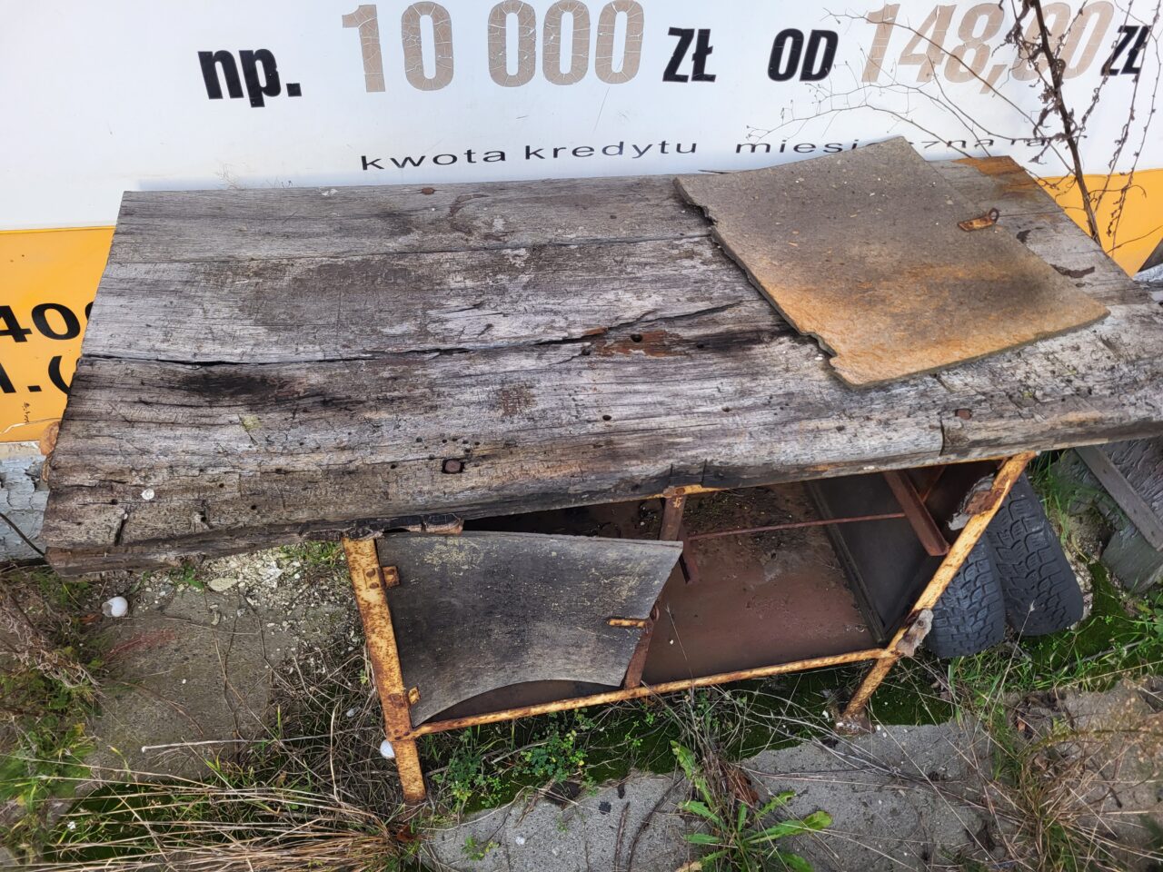 Opuszczony komis samochodowy - cmentarzysko pojazdów - ksurbex