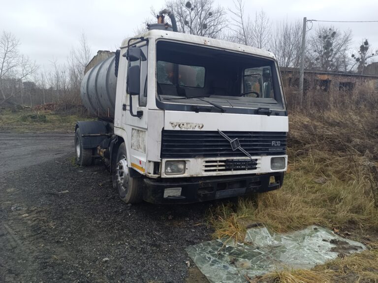 Opuszczony samochód ciężarowy w fabryce roszarni - KS URBEX