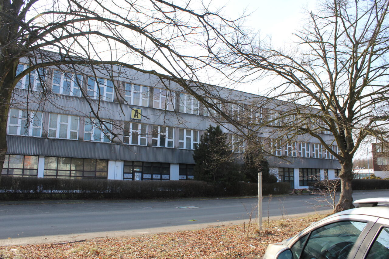 Opuszczone budynki szkoły / uczelni w Katowicach na terenach MTK - KS URBEX