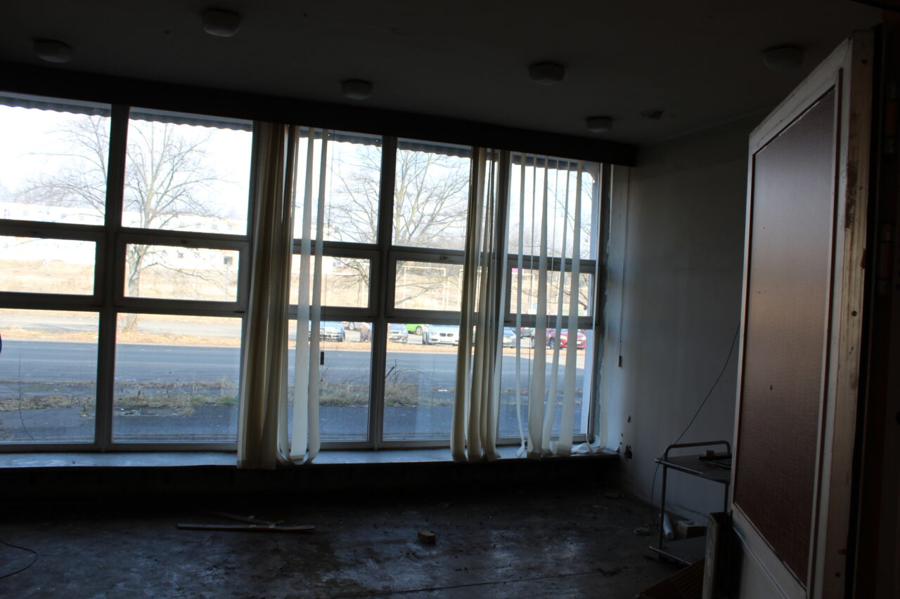 Opuszczone budynki szkoły / uczelni w Katowicach na terenach MTK - KS URBEX