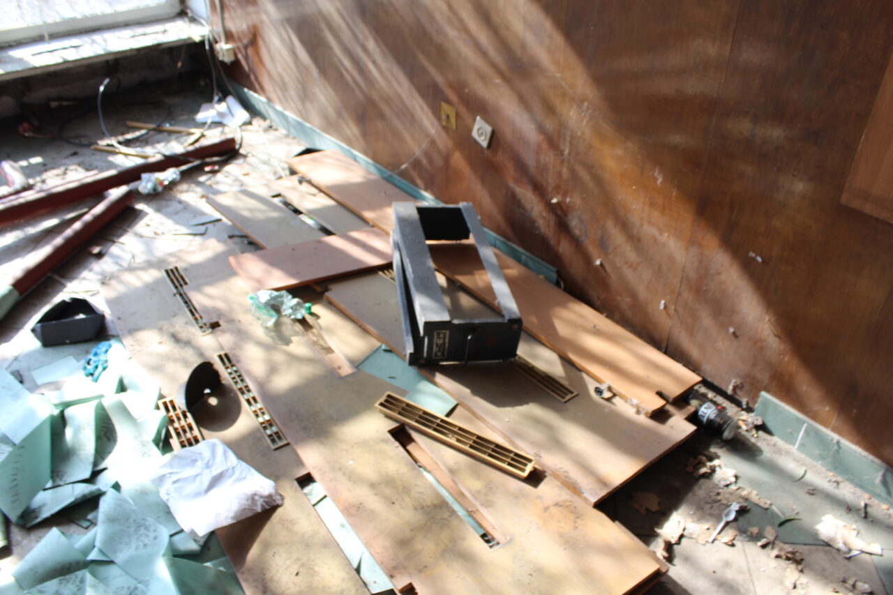 Opuszczone budynki szkoły / uczelni w Katowicach na terenach MTK - KS URBEX