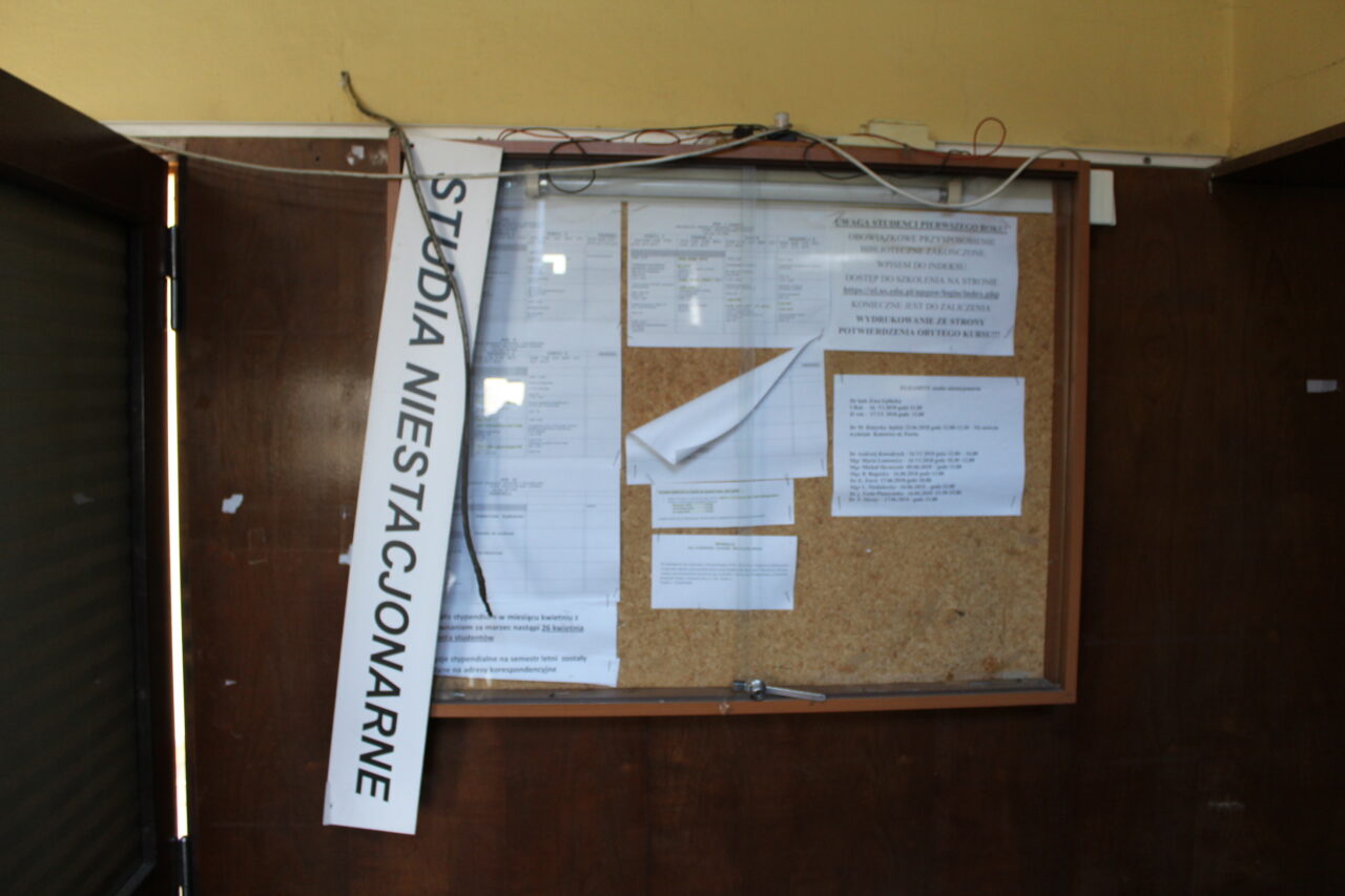 Opuszczone budynki szkoły / uczelni w Katowicach na terenach MTK - KS URBEX