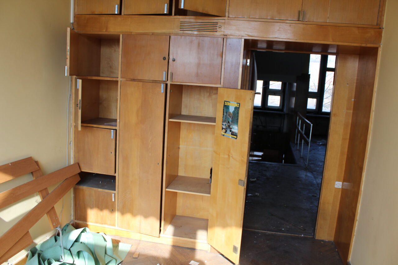 Opuszczone budynki szkoły / uczelni w Katowicach na terenach MTK - KS URBEX