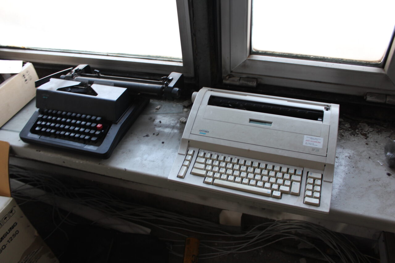 Opuszczone budynki szkoły / uczelni w Katowicach na terenach MTK - KS URBEX