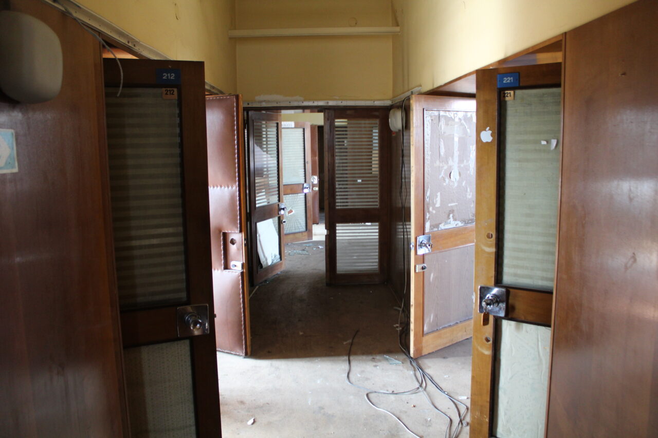 Opuszczone budynki szkoły / uczelni w Katowicach na terenach MTK - KS URBEX