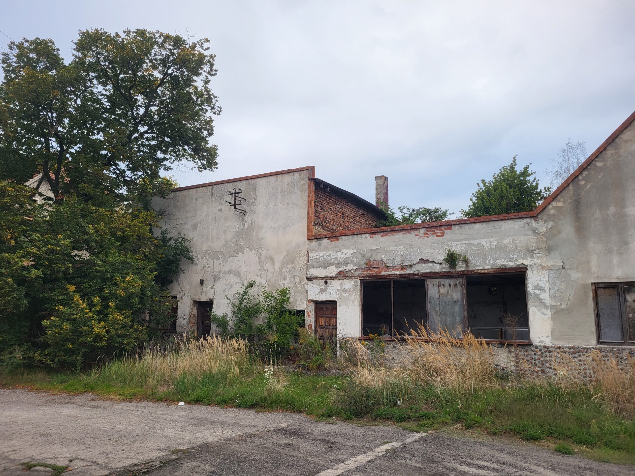 Opuszczone budynki duże zakładu w woj. opolskim - KS URBEX